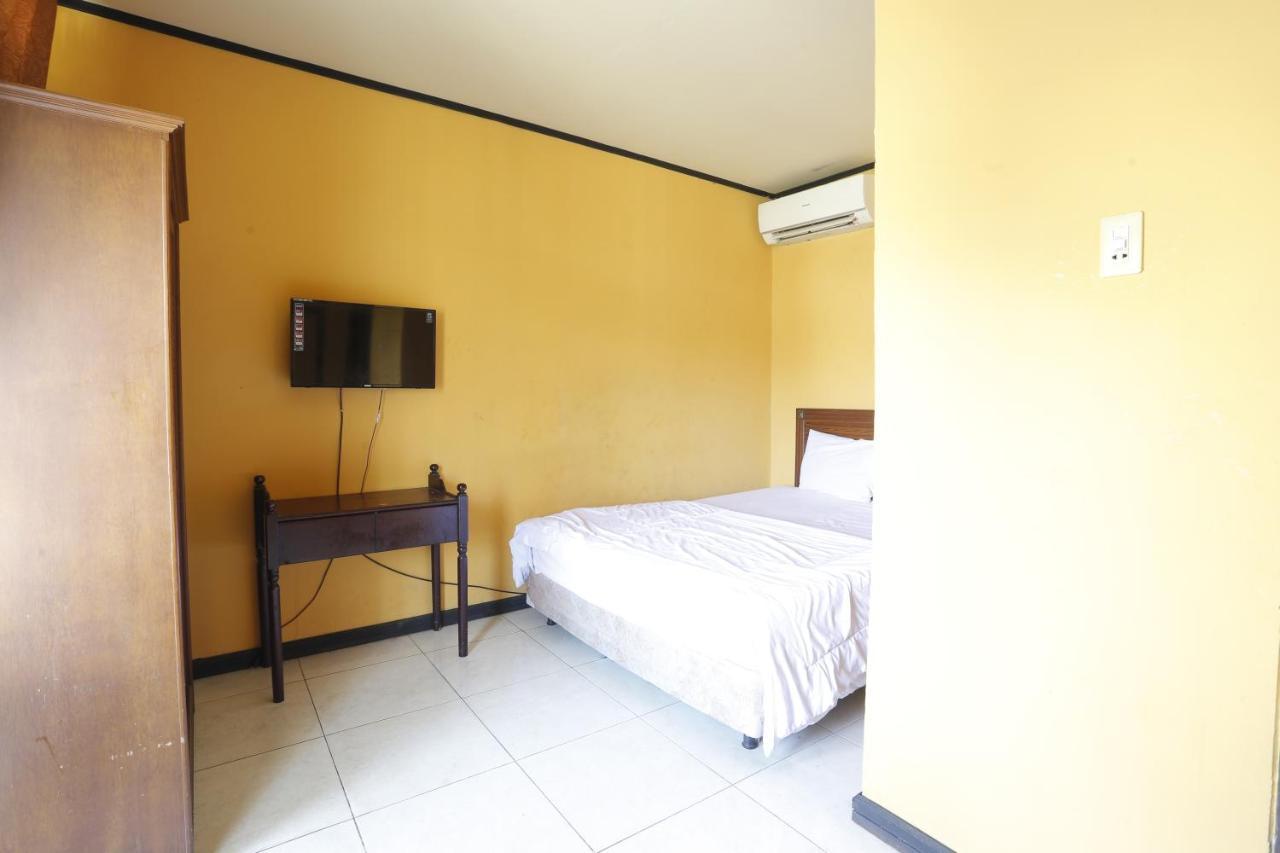 Oyo 93119 Guest House Leo Patra Muara Badak 外观 照片