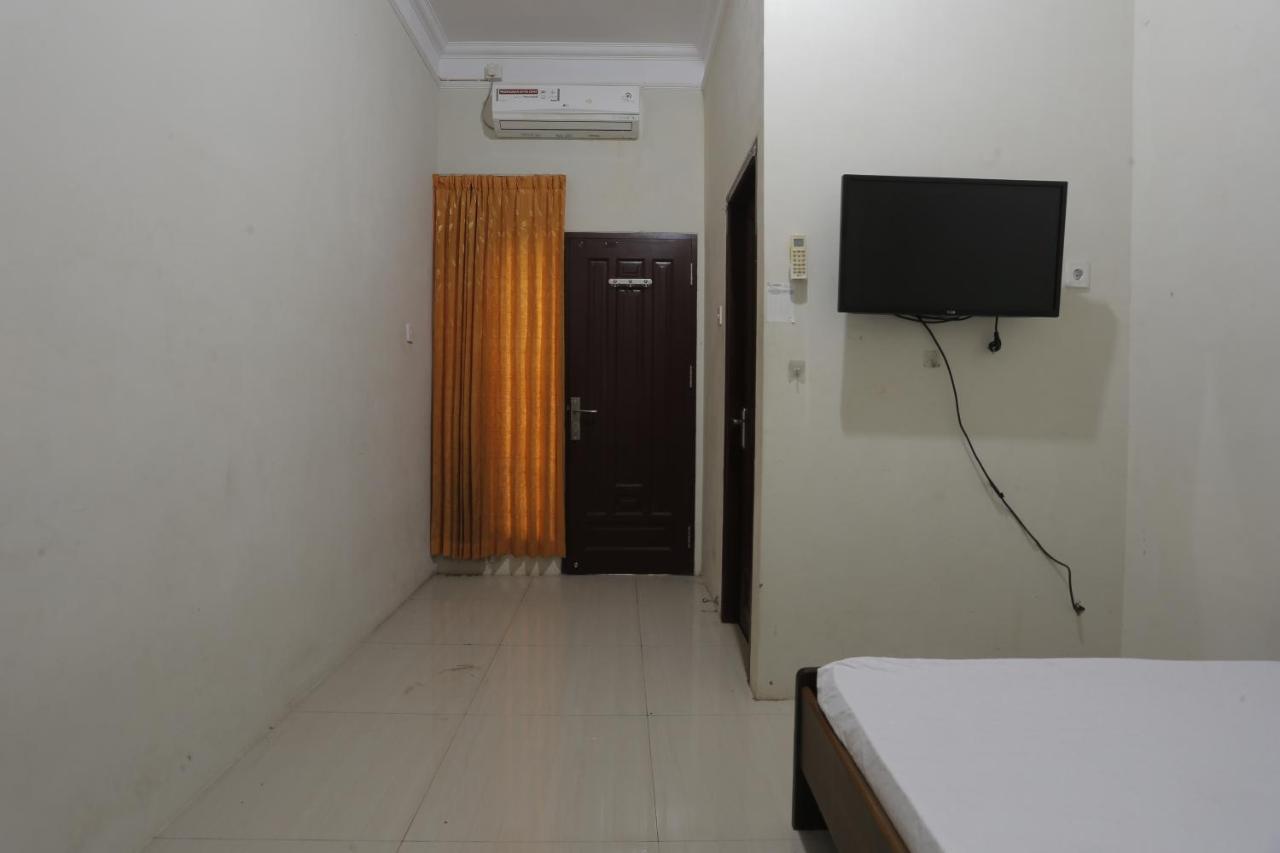 Oyo 93119 Guest House Leo Patra Muara Badak 外观 照片
