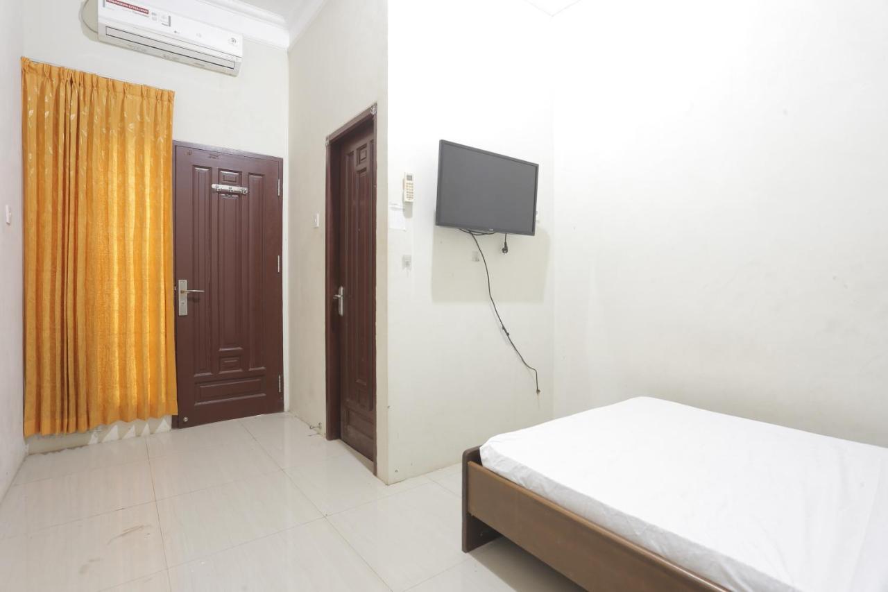 Oyo 93119 Guest House Leo Patra Muara Badak 外观 照片
