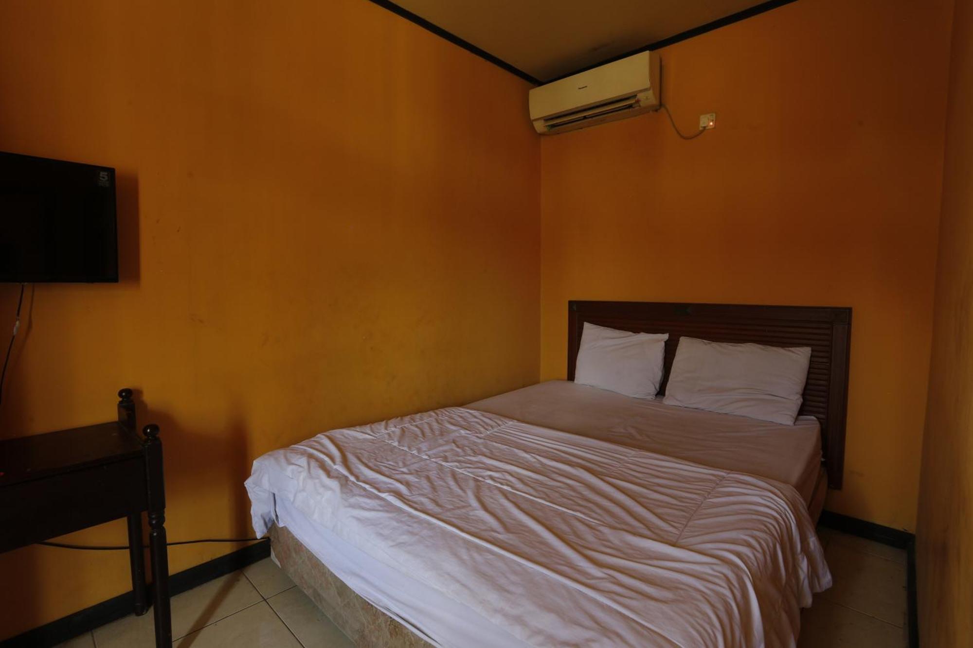 Oyo 93119 Guest House Leo Patra Muara Badak 外观 照片
