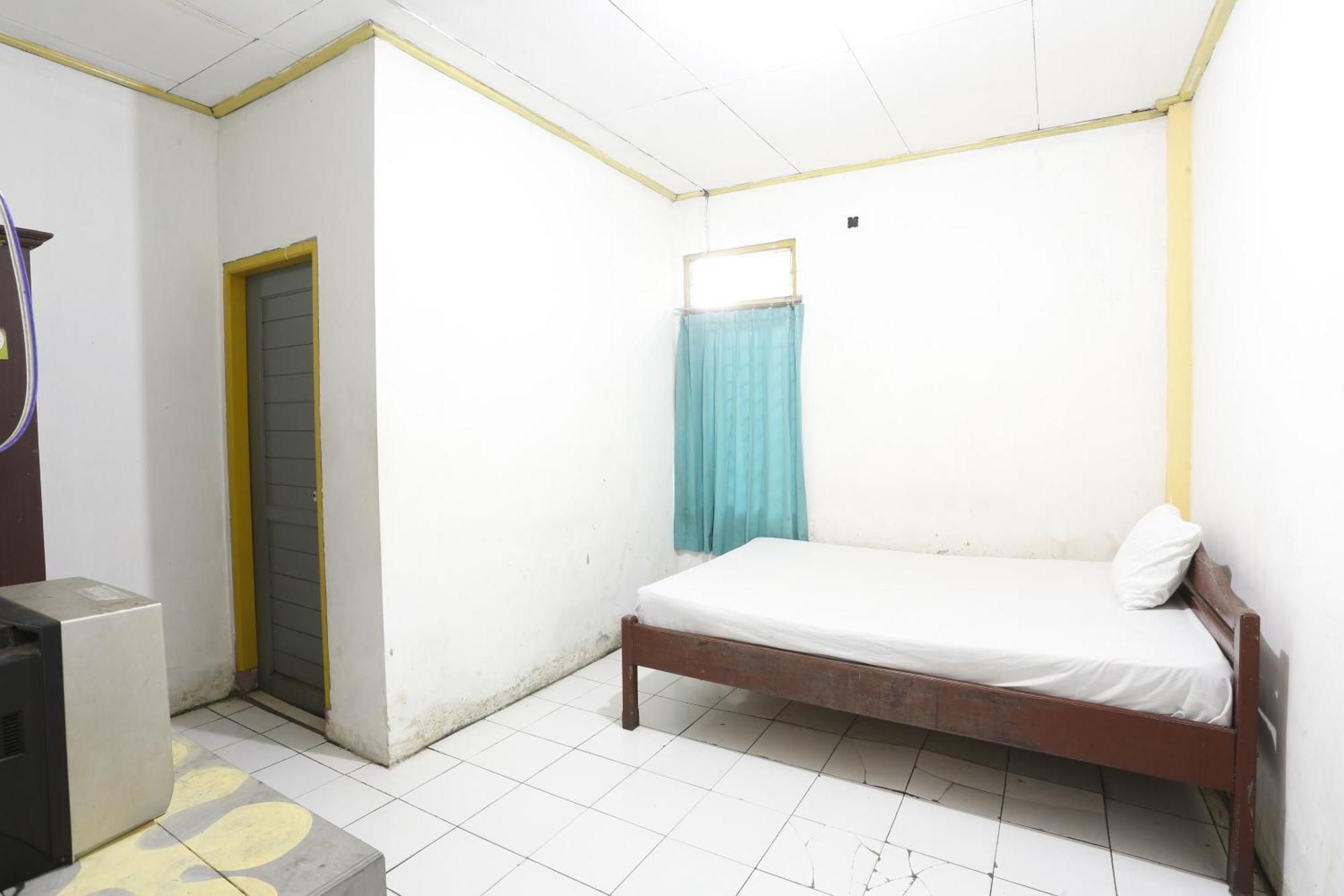 Oyo 93119 Guest House Leo Patra Muara Badak 外观 照片