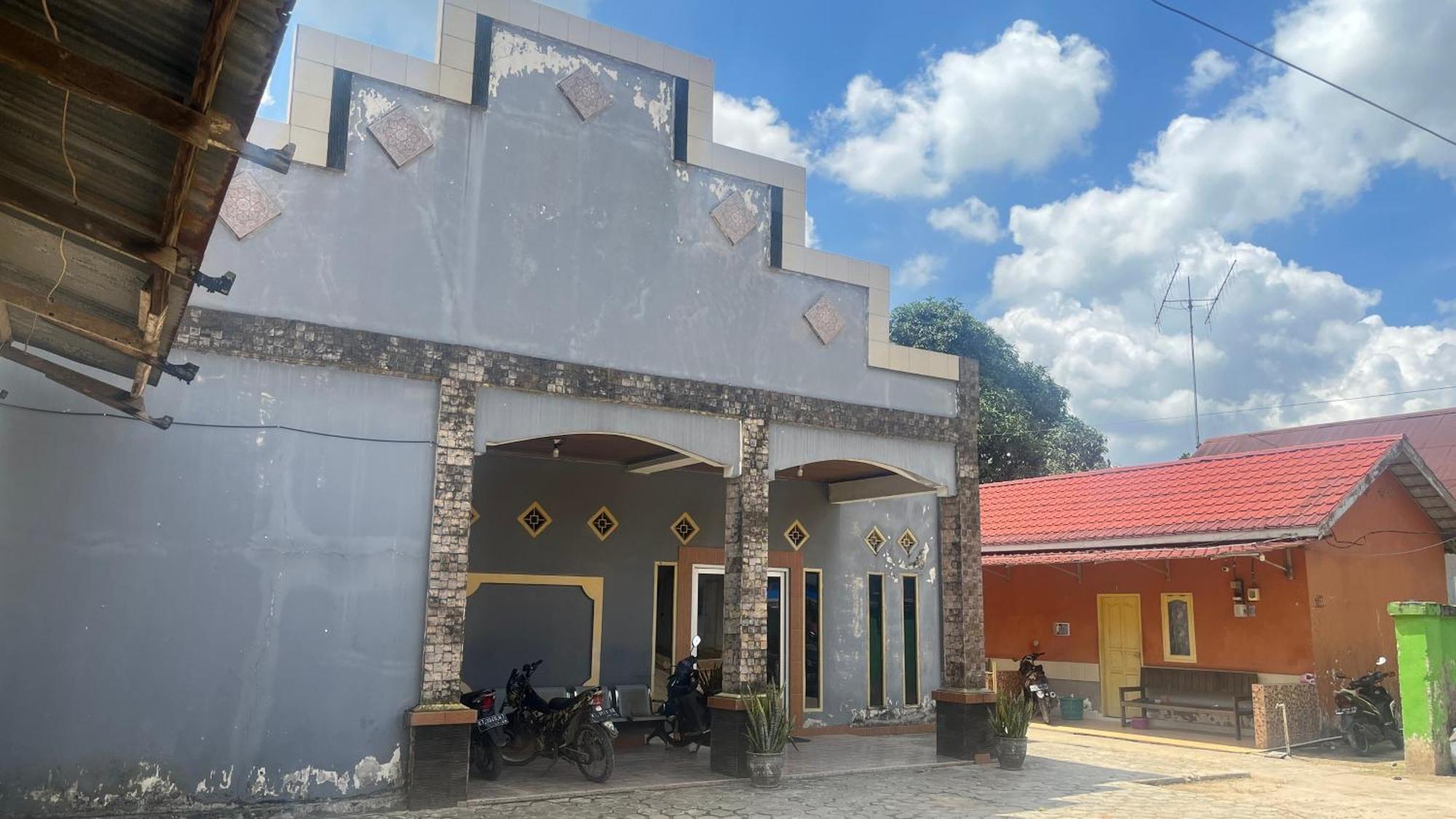 Oyo 93119 Guest House Leo Patra Muara Badak 外观 照片