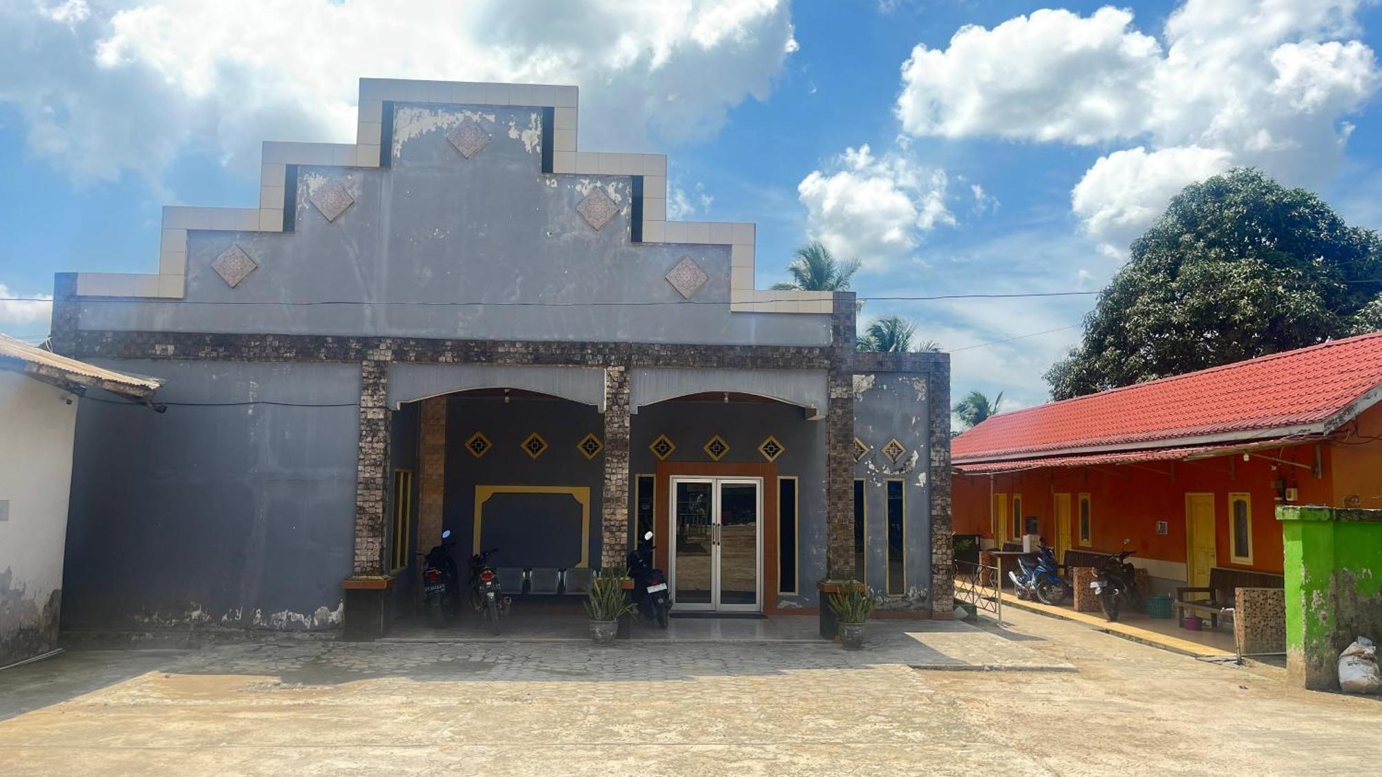 Oyo 93119 Guest House Leo Patra Muara Badak 外观 照片