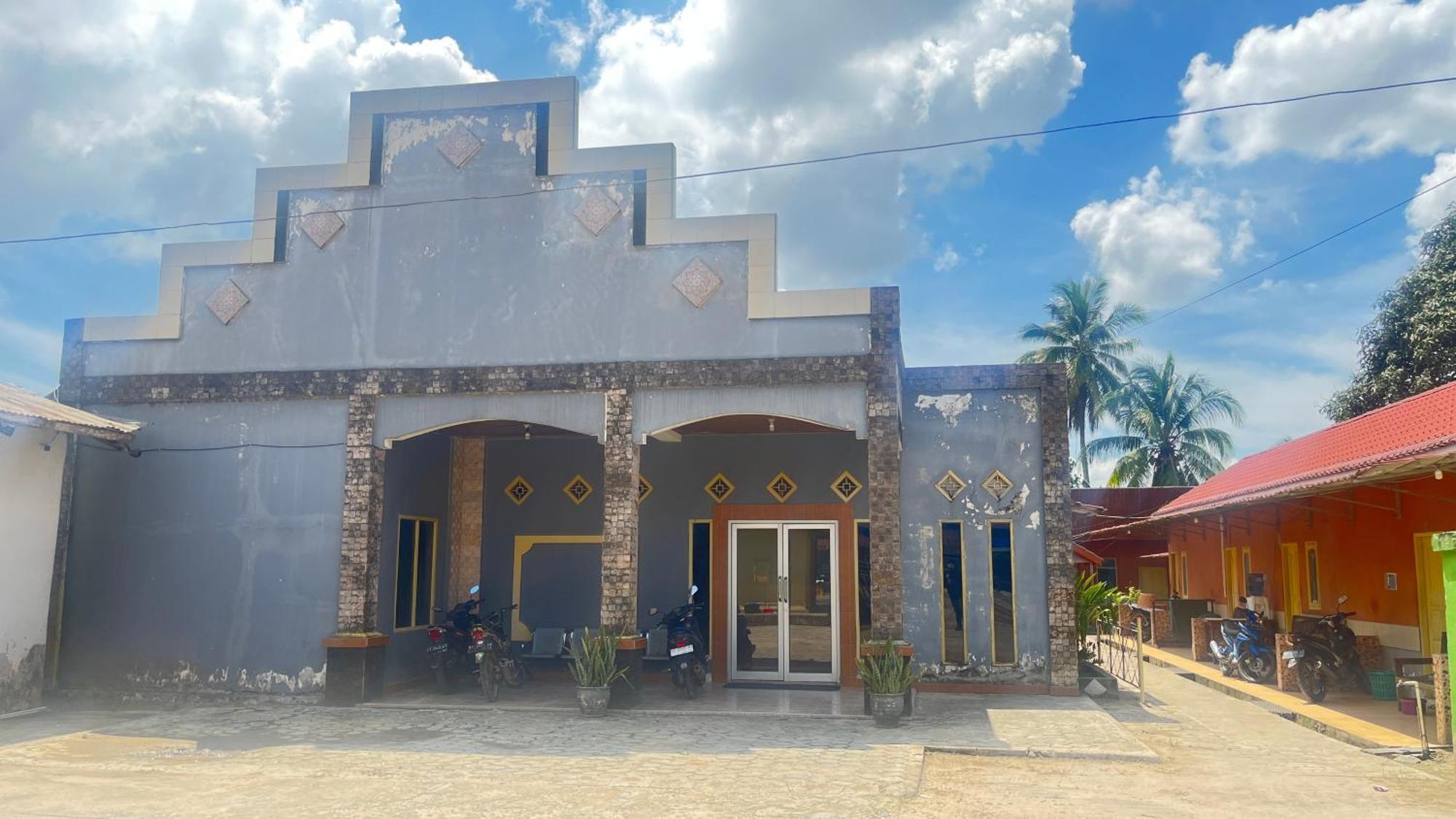 Oyo 93119 Guest House Leo Patra Muara Badak 外观 照片