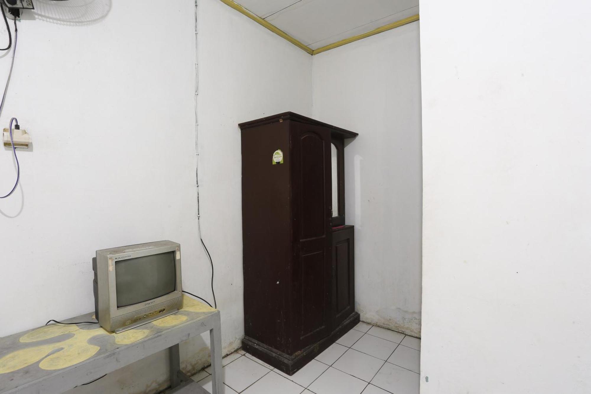 Oyo 93119 Guest House Leo Patra Muara Badak 外观 照片