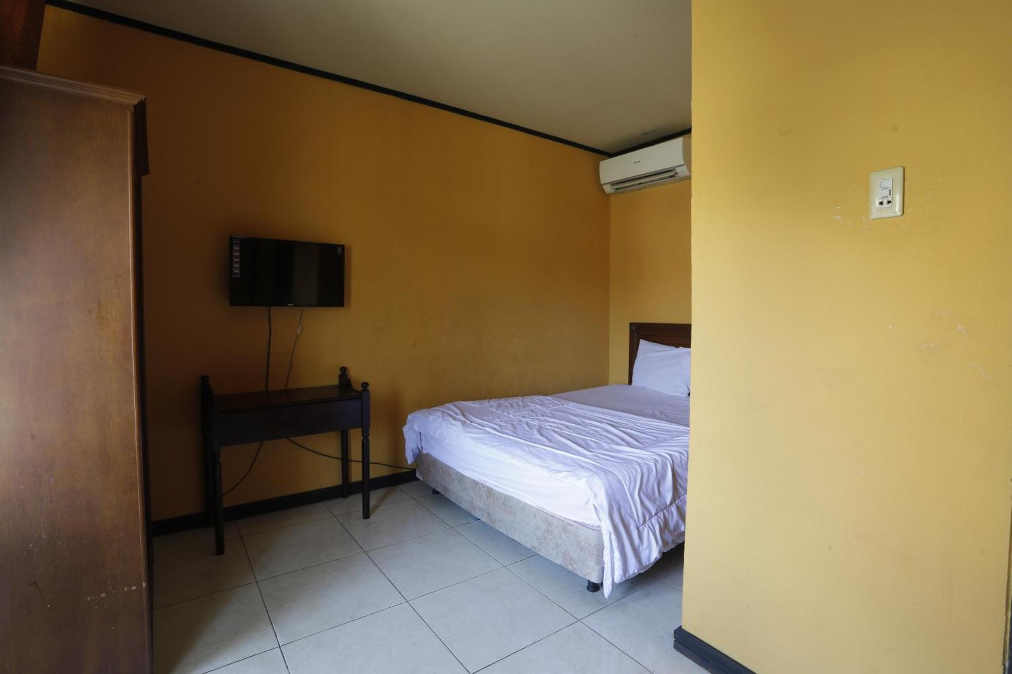 Oyo 93119 Guest House Leo Patra Muara Badak 外观 照片