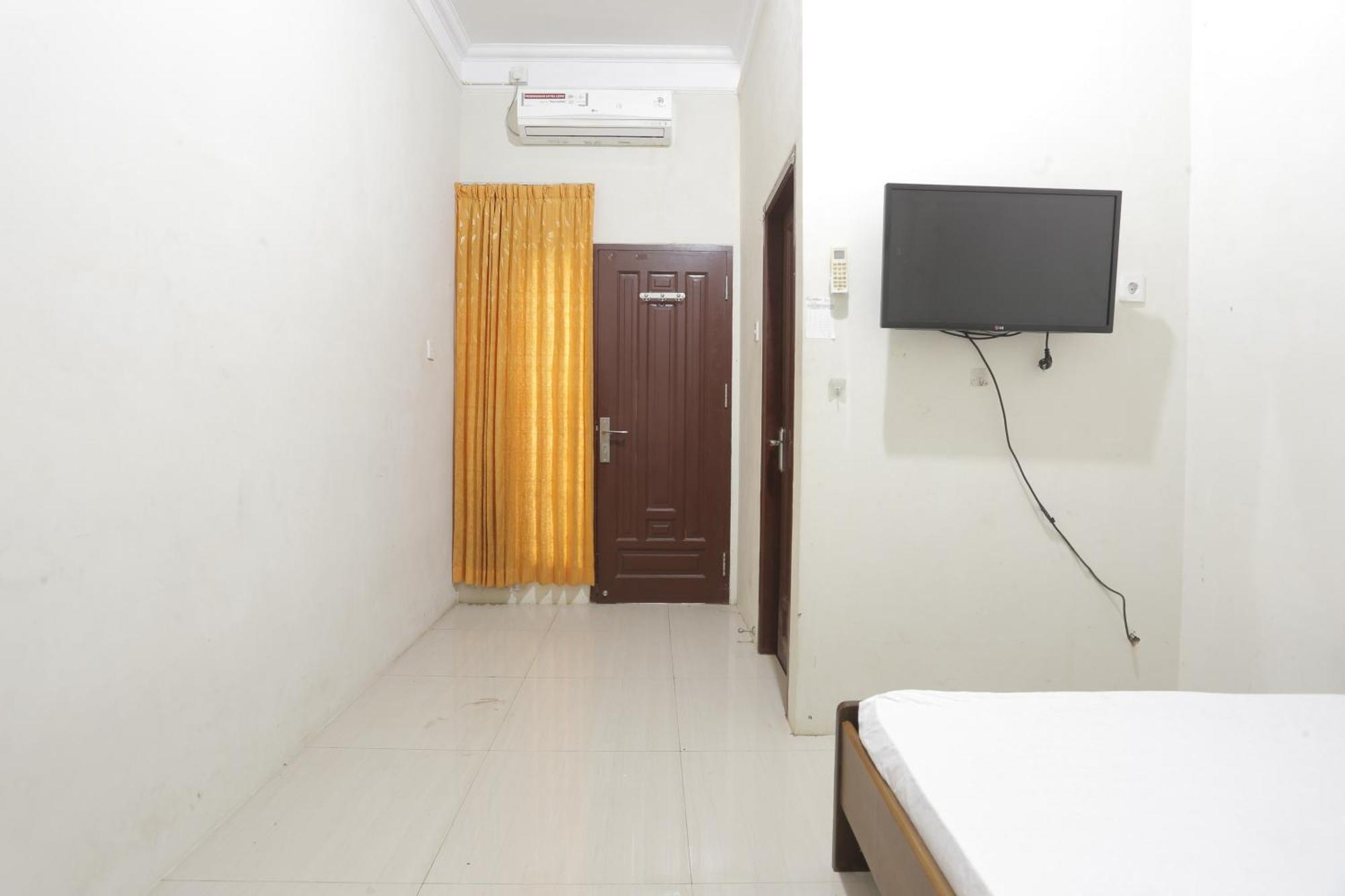 Oyo 93119 Guest House Leo Patra Muara Badak 外观 照片