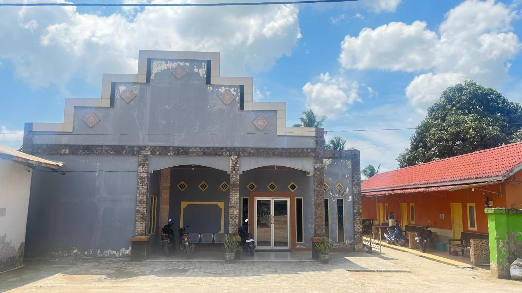 Oyo 93119 Guest House Leo Patra Muara Badak 外观 照片