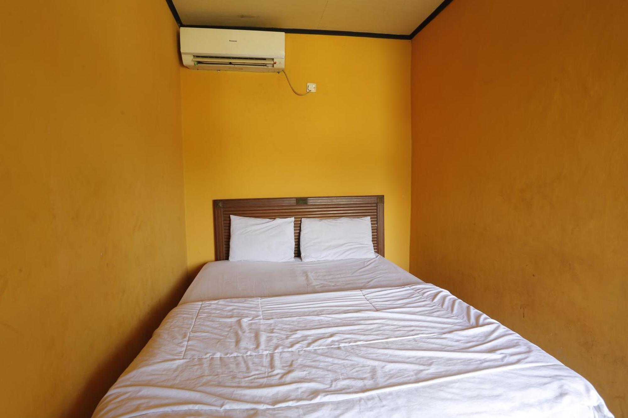 Oyo 93119 Guest House Leo Patra Muara Badak 外观 照片